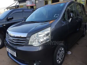 Toyota Noah 2012 Gray