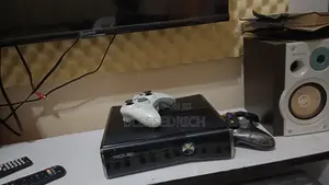 Xbox 360 Console With 2Pads and Games.