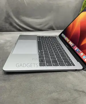 Laptop Apple MacBook Pro 2017 8GB Intel Core i5 SSD 256GB
