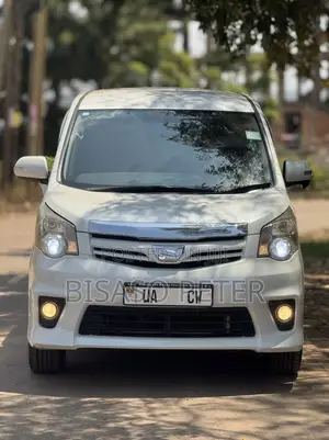 Toyota Noah 2.0 143hp AWD (8 Seater) 2012 White