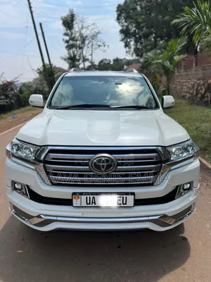Toyota Land Cruiser 2017 White
