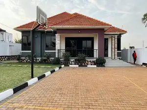 4bdrm Bungalow in Kansanga Estate, Central Division for rent