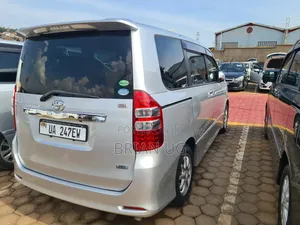 Toyota Noah 2012 Silver