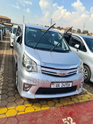 Toyota Noah 2012 Silver