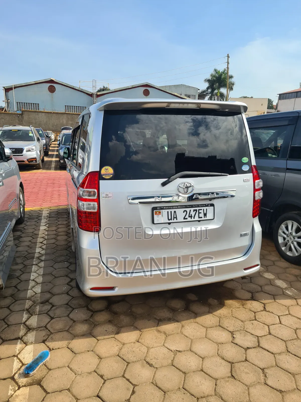 Toyota Noah 2012 Silver