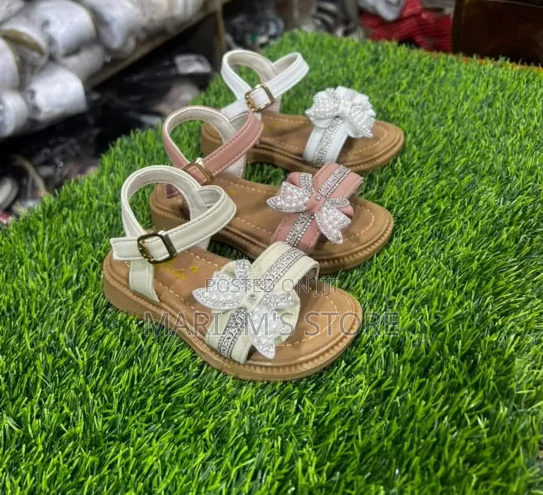 Adjustable T-Strap Peep Toe Sandals With a Design