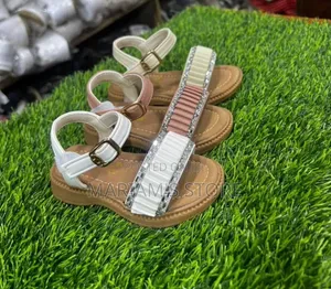 Adjustable T-Strap Peep Toe Sandals With a Design
