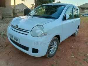 Toyota Sienta 2010 White