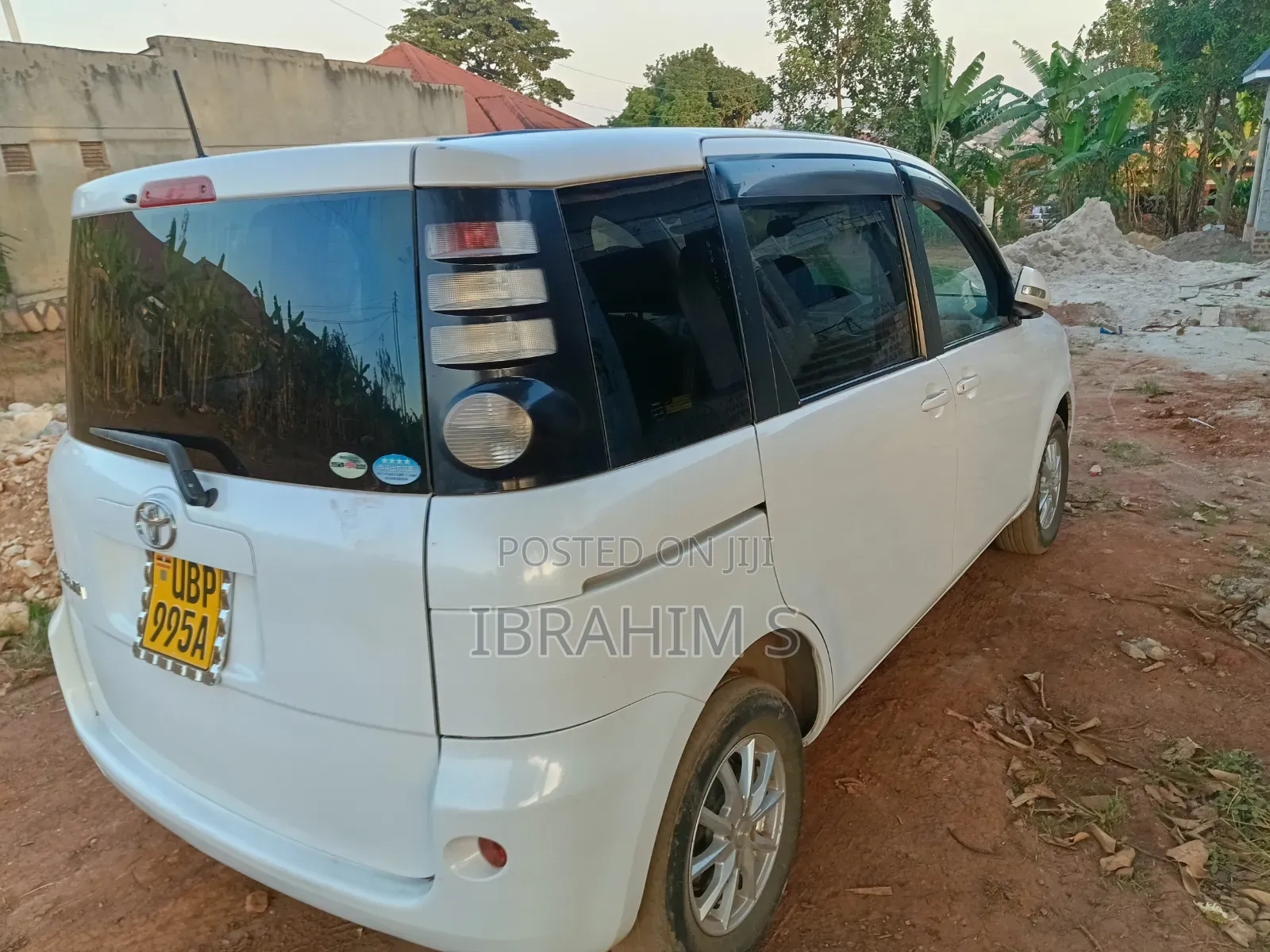 Toyota Sienta 2010 White