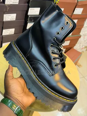 Dr. Martens 2976 Leather Chelsea Boots for Men – Black