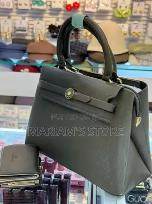 Chris Bella Handbag With a Top-Handle With a Center Clasp Fastenin]