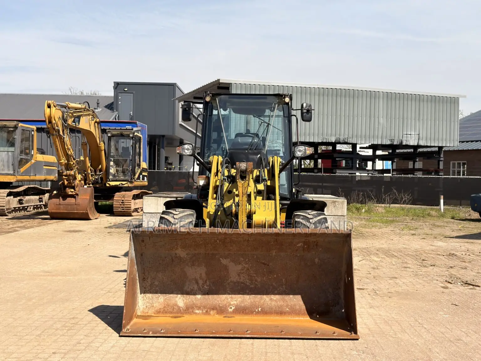 Caterpillar
908m