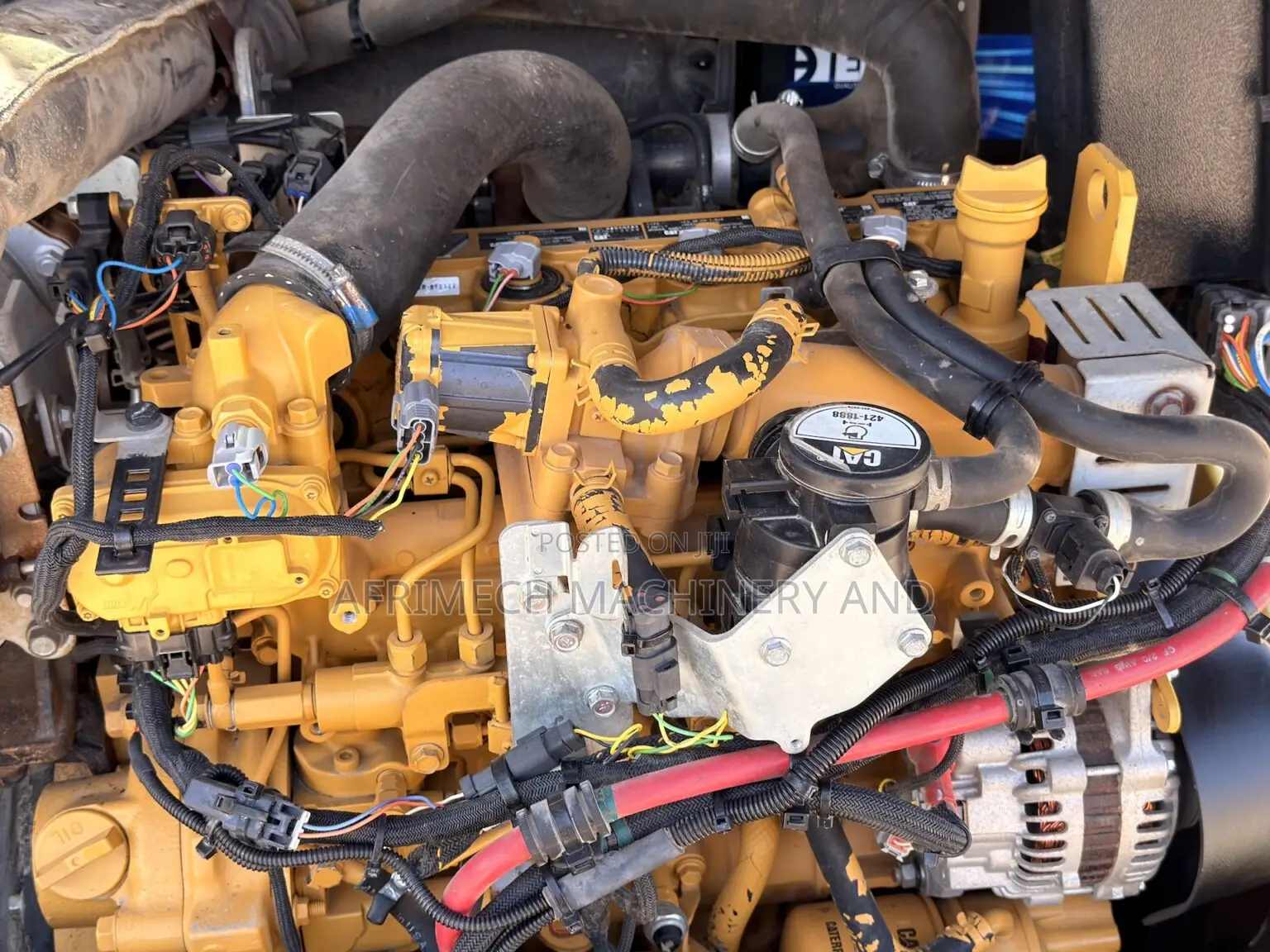 Caterpillar
908m