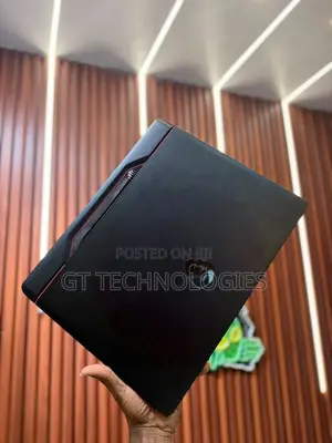 Laptop MSI Raider GE68HX 13VI-202US 16GB Intel Core i7 SSD 512GB