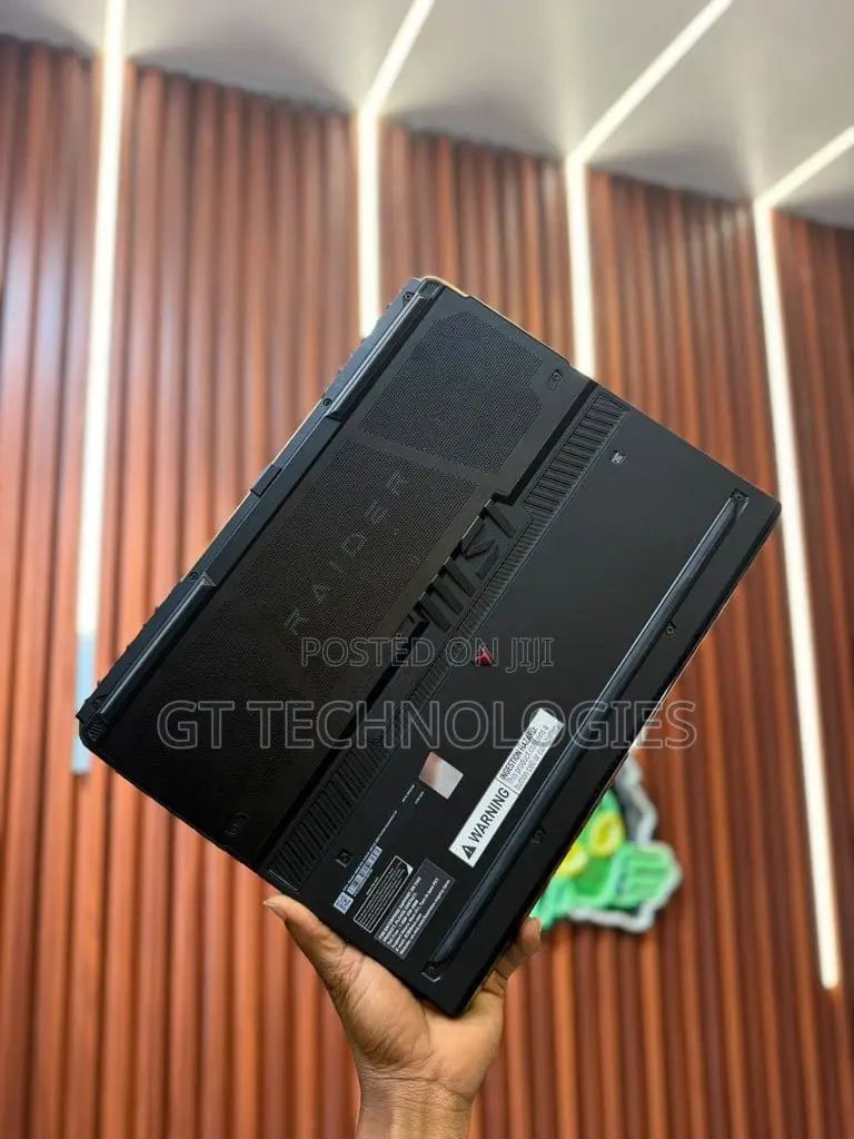 Laptop MSI Raider GE68HX 13VI-202US 16GB Intel Core i7 SSD 512GB