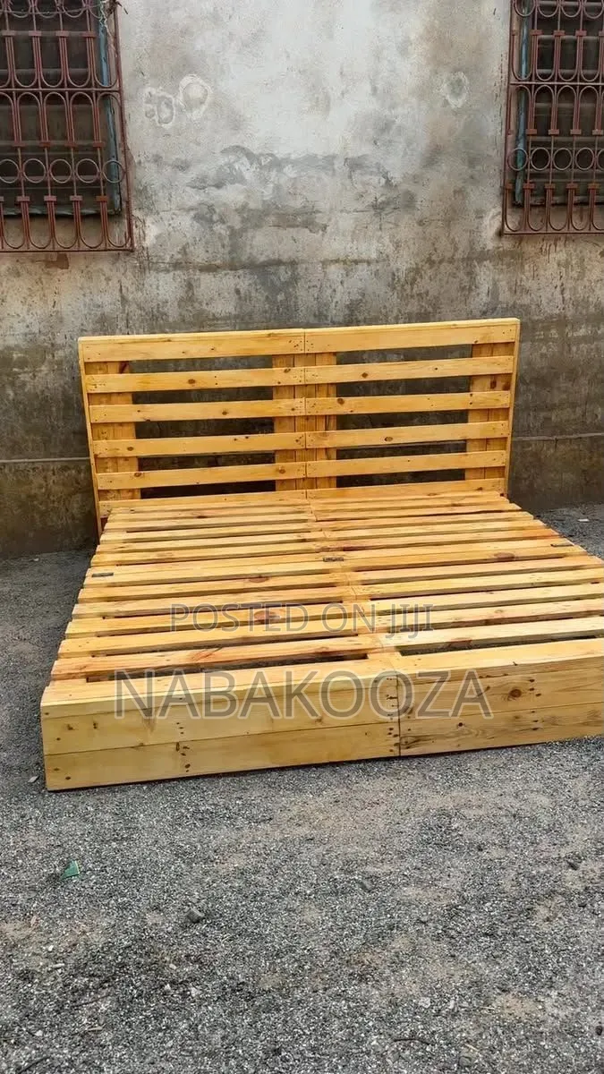 Pallet Bed Will Drawers
