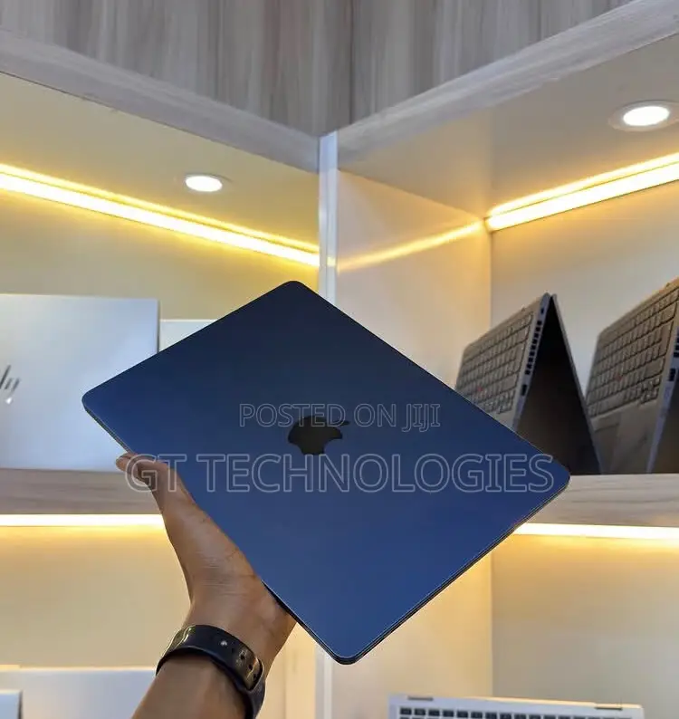 Laptop Apple MacBook Air 2022 M2 8GB Intel Core M2 SSD 512GB