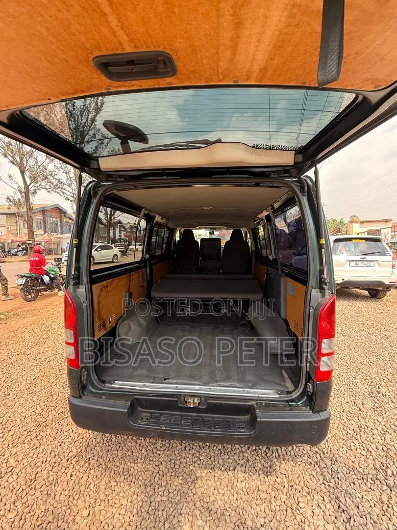 Toyota HiAce 2014 Green