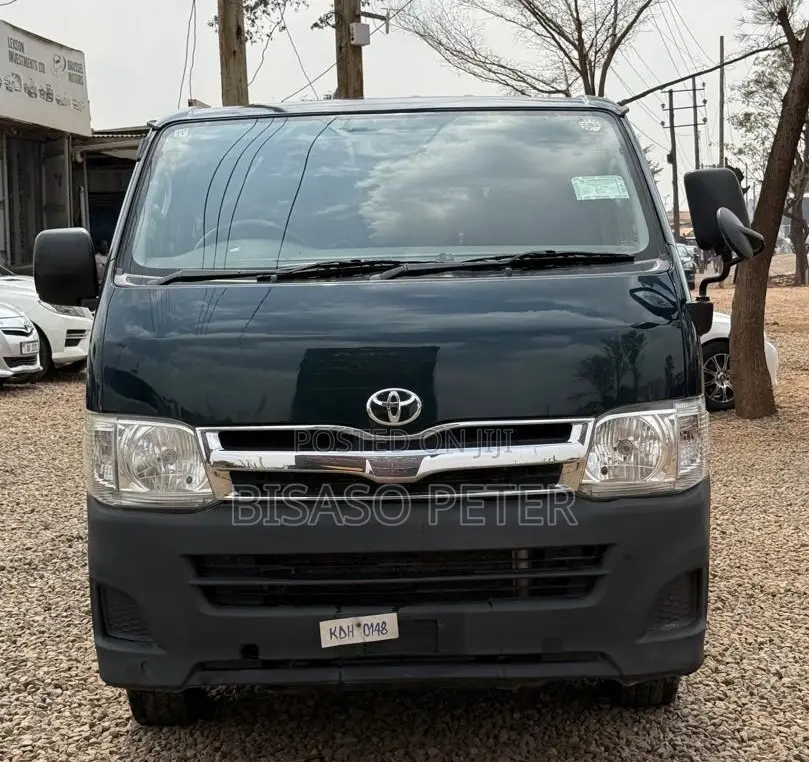 Toyota HiAce 2014 Green
