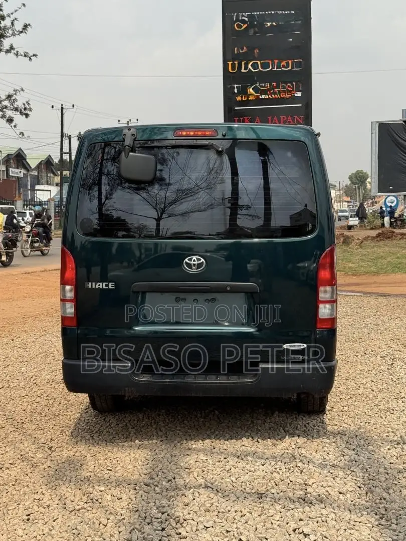 Toyota HiAce 2014 Green