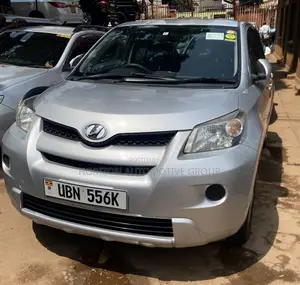 Toyota IST 2010 Silver
