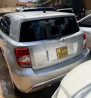 Toyota IST 2010 Silver