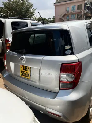 Toyota IST 2010 Silver