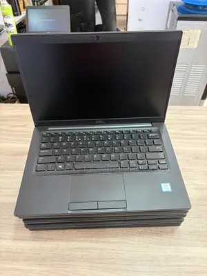 Laptop Dell Latitude 7390 8GB Intel Core i5 SSHD (Hybrid) 256GB