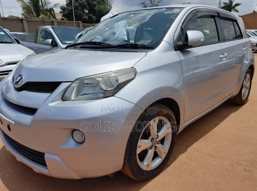Toyota IST 2013 Silver