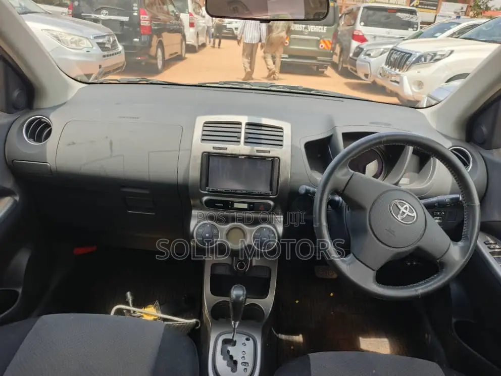Toyota IST 2013 Silver