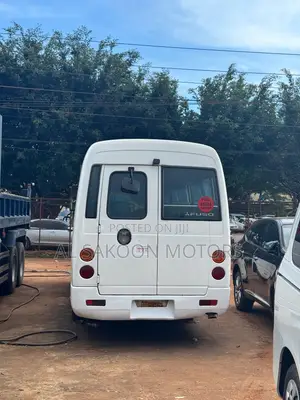 Mitsubishi Fuso Rosa 2016 White