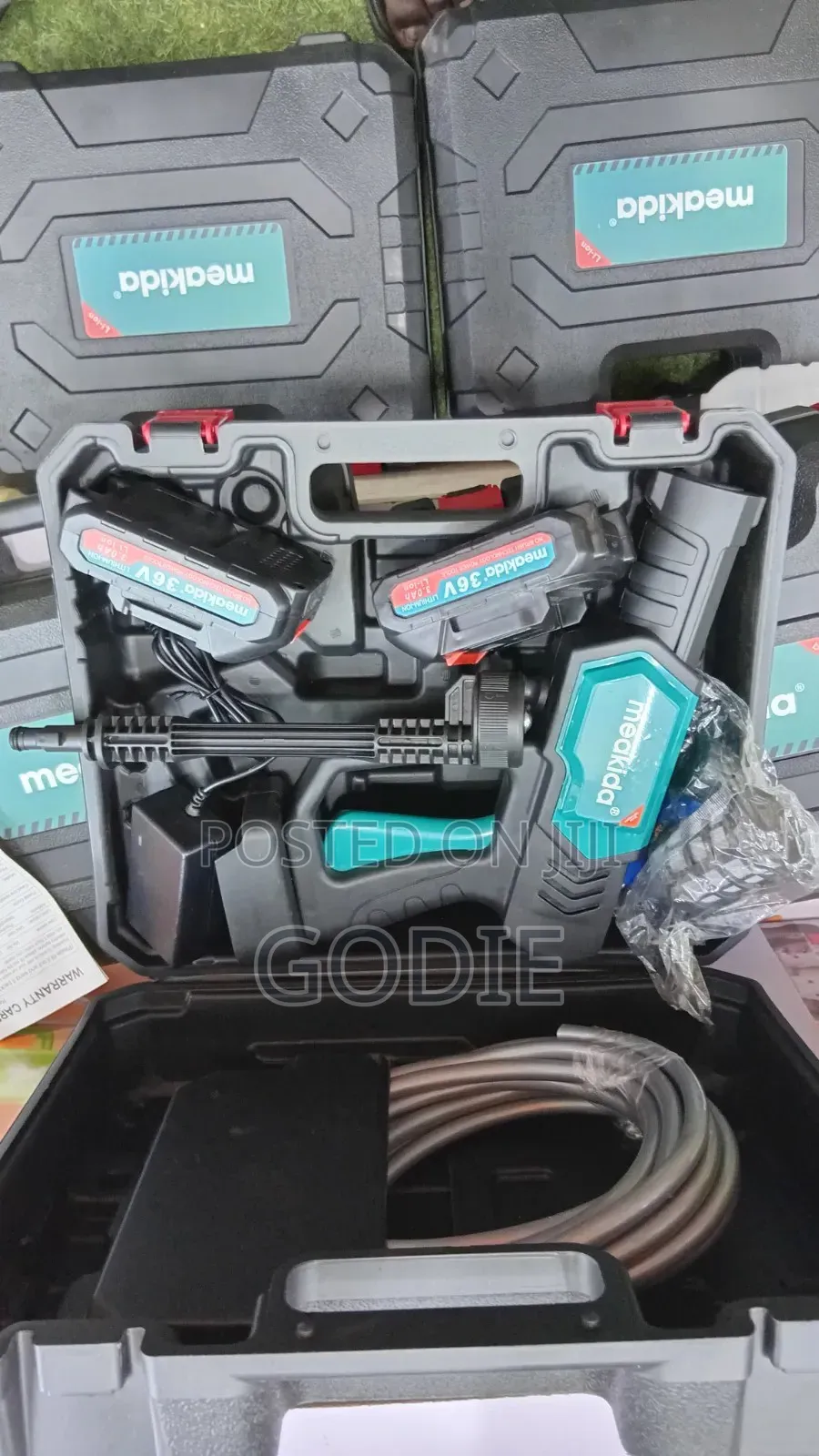 Meakida 36V a Heavy-Duty Cordless Pressure Washer Kit.
