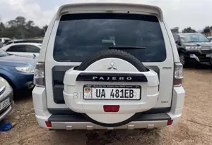 Mitsubishi Pajero 3.2 Di-Dc GLS 2011 White