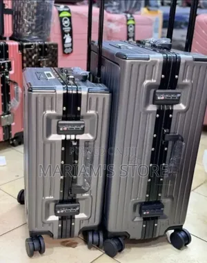 Durable, Zipperless Suitcases With a Sturdy Aluminum Frame