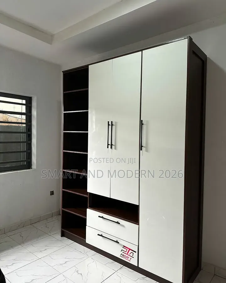 WardrobeWardrobeFurnitureWardrobeWhite/ ChassisWork Good02/