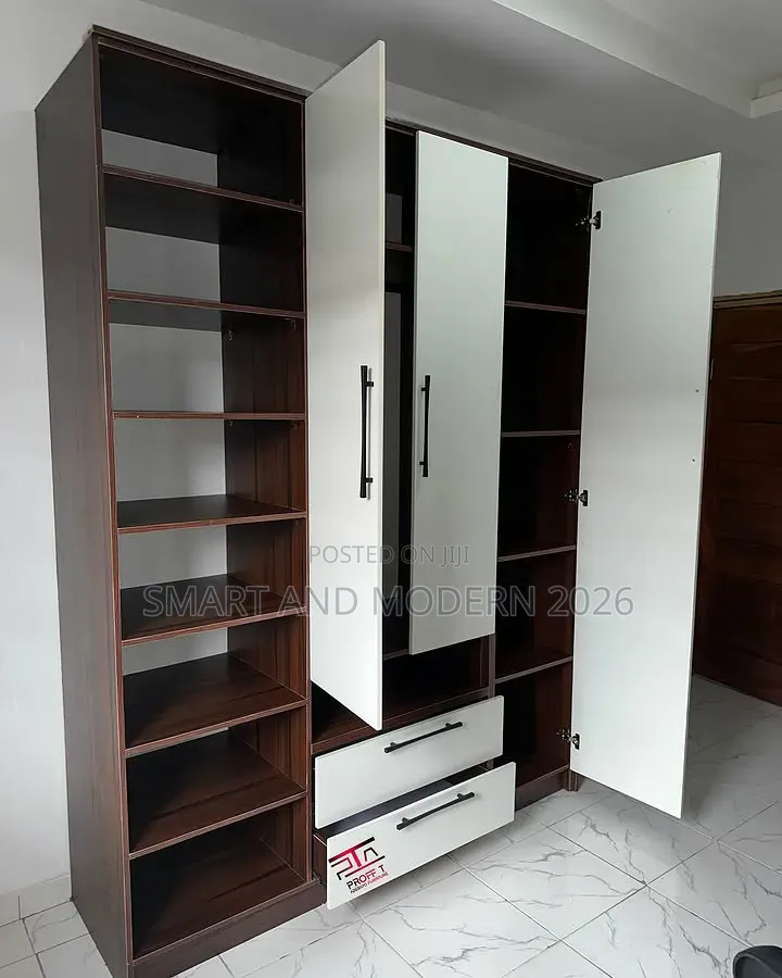 WardrobeWardrobeFurnitureWardrobeWhite/ ChassisWork Good02/