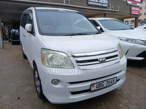 Toyota Noah 2006 White