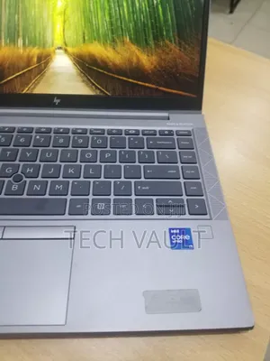 New Laptop HP ZBook Firefly G8 16GB Intel Core i7 SSD 512GB