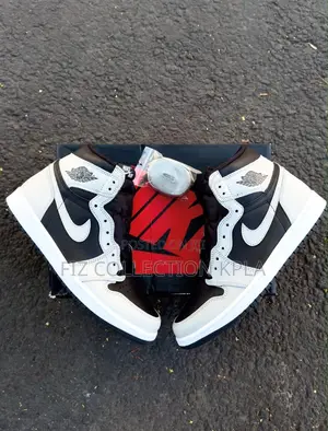 Nike Air Jordan 1 Retro High OG Stage Haze Sneakers