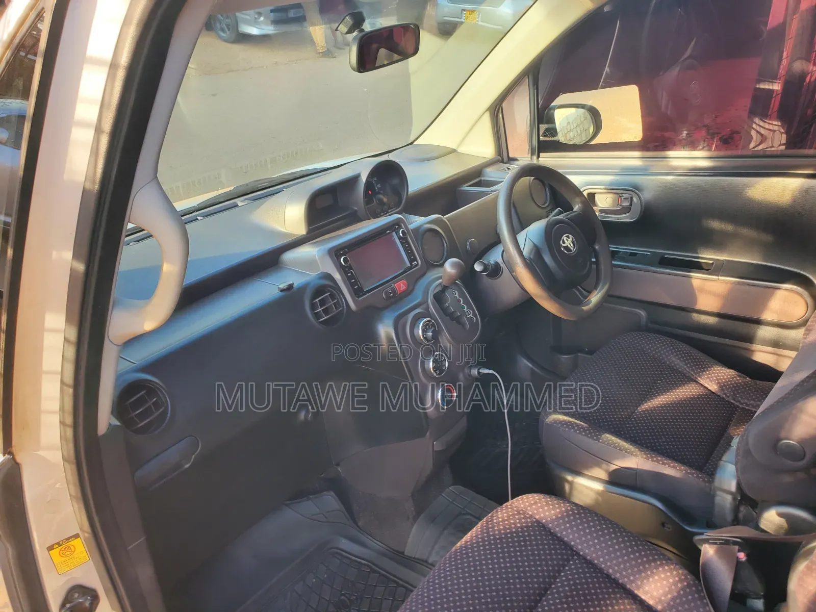 Toyota Spade 2012 Silver