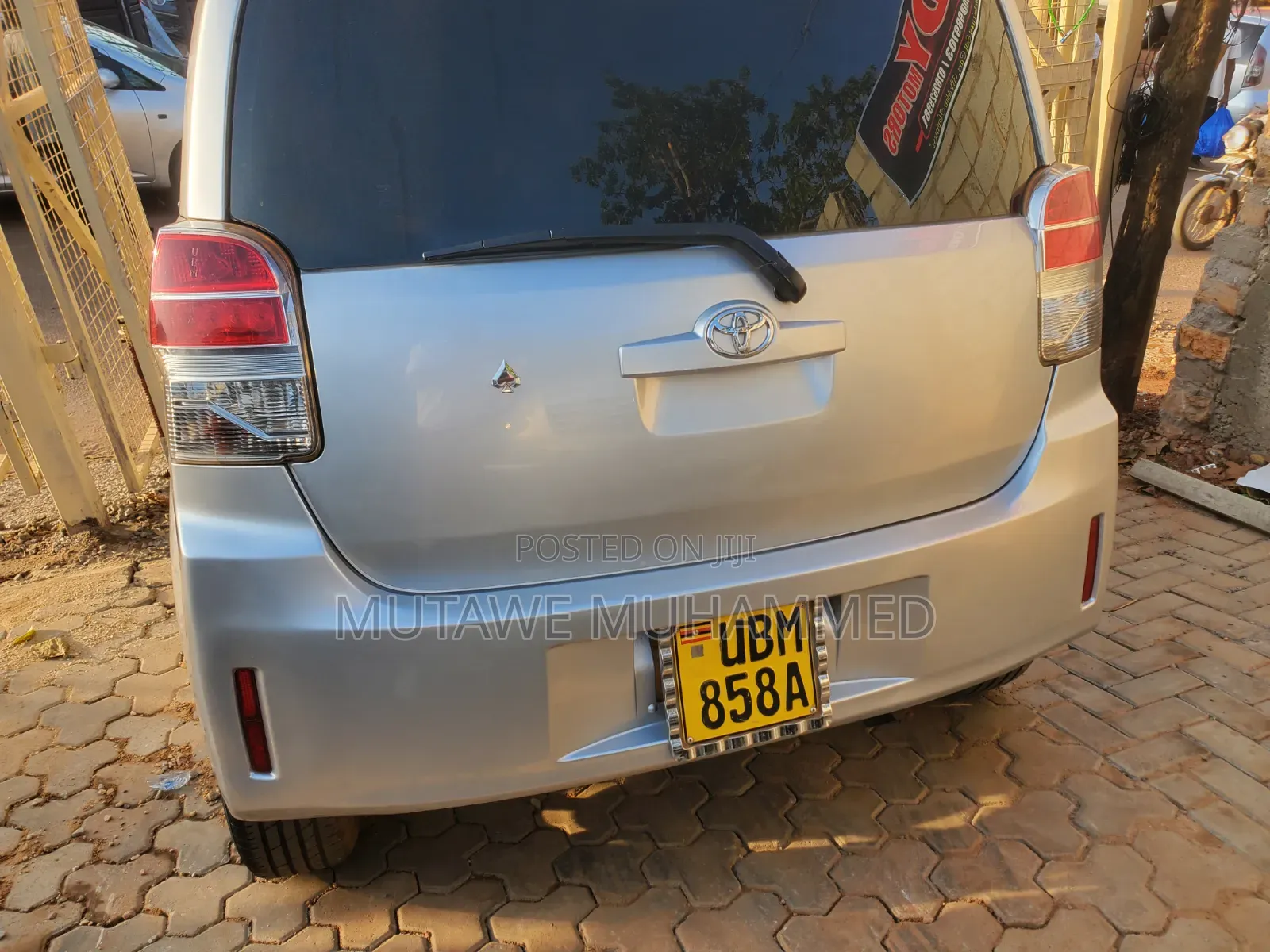 Toyota Spade 2012 Silver