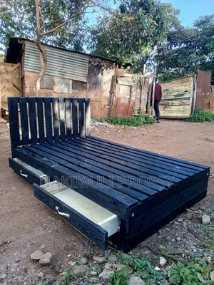 Black 4x6 Pallet Bed