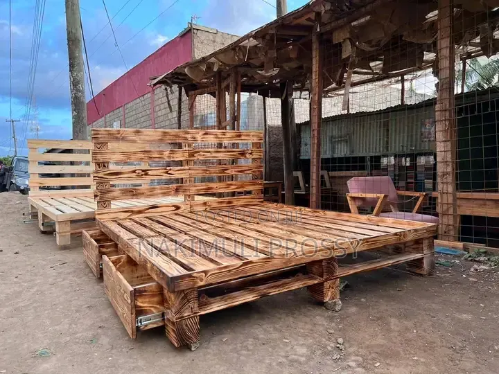 White and Brown 4by6 Pallet Bed