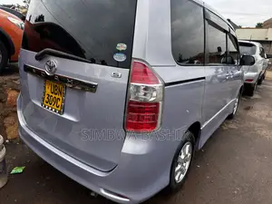 Toyota Noah 2009 Silver