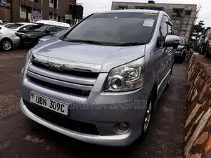 Toyota Noah 2009 Silver