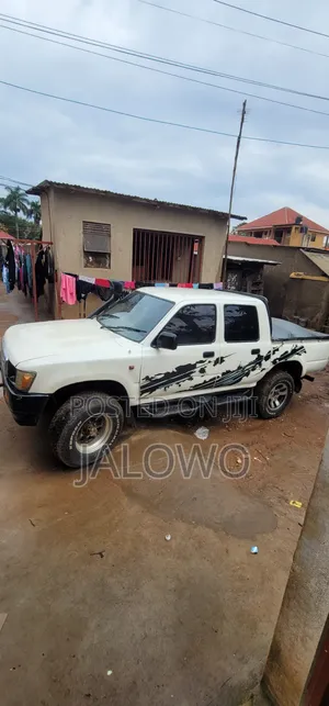 Toyota Hilux 1996 White