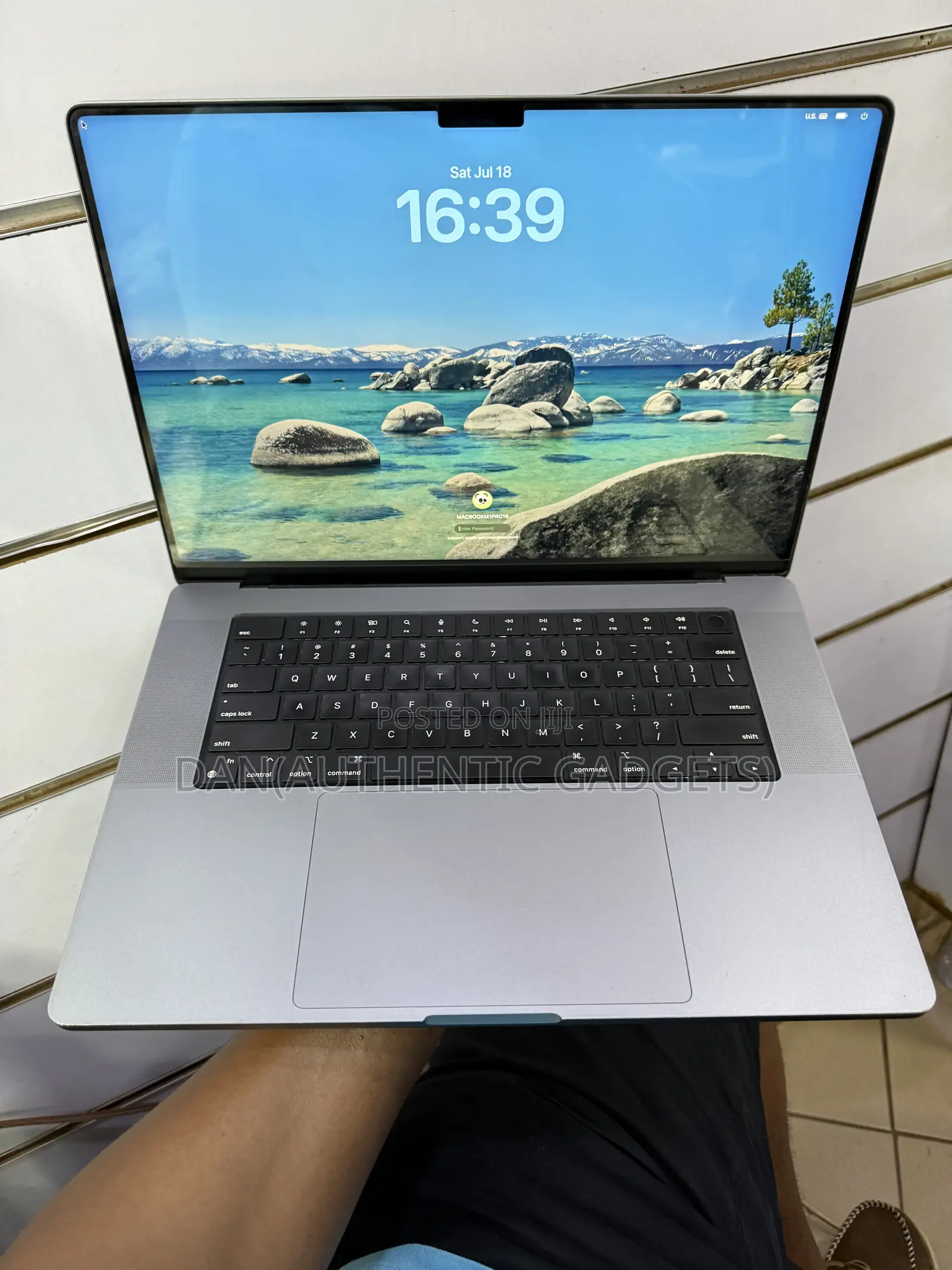 Laptop Apple MacBook Pro 2021 M1 Max 16GB Apple M1 Pro SSD 1T