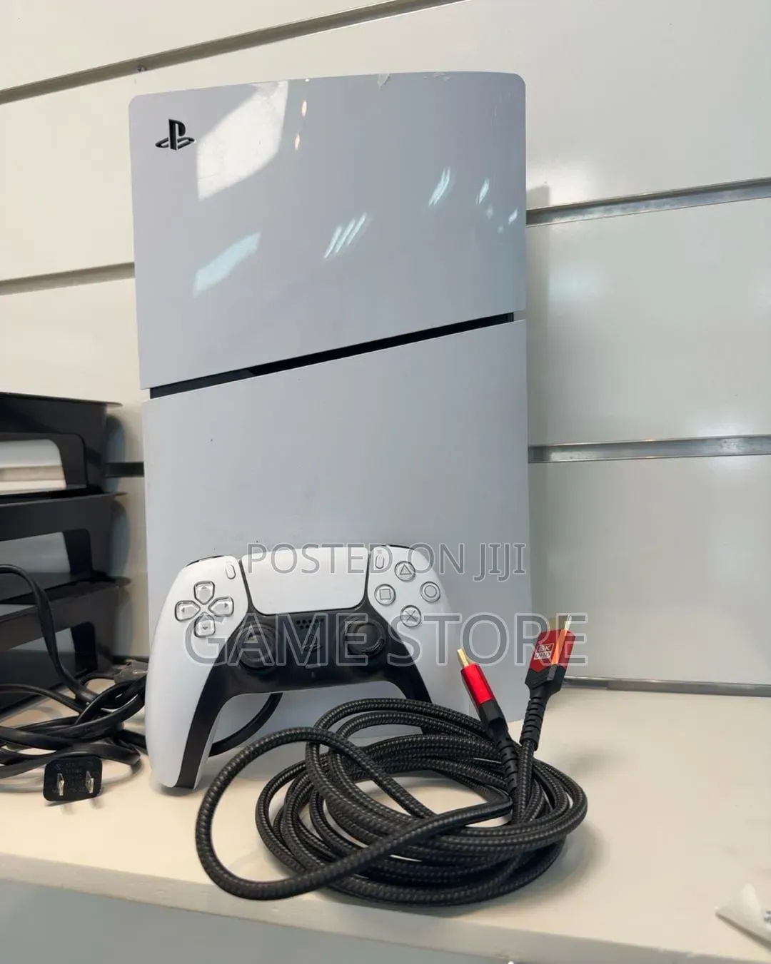 Super Clean PS5 Slim Digital Version. UK USED Almost New. 2 Pads, Game