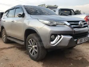 Toyota Fortuner 2015 Silver