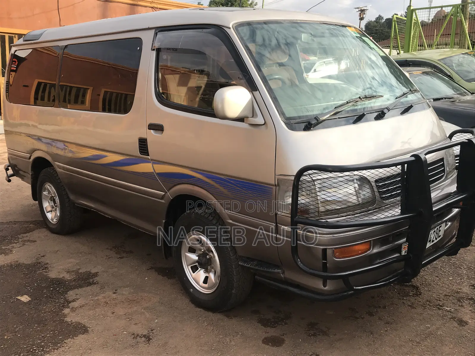 Toyota HiAce 2002 Silver
